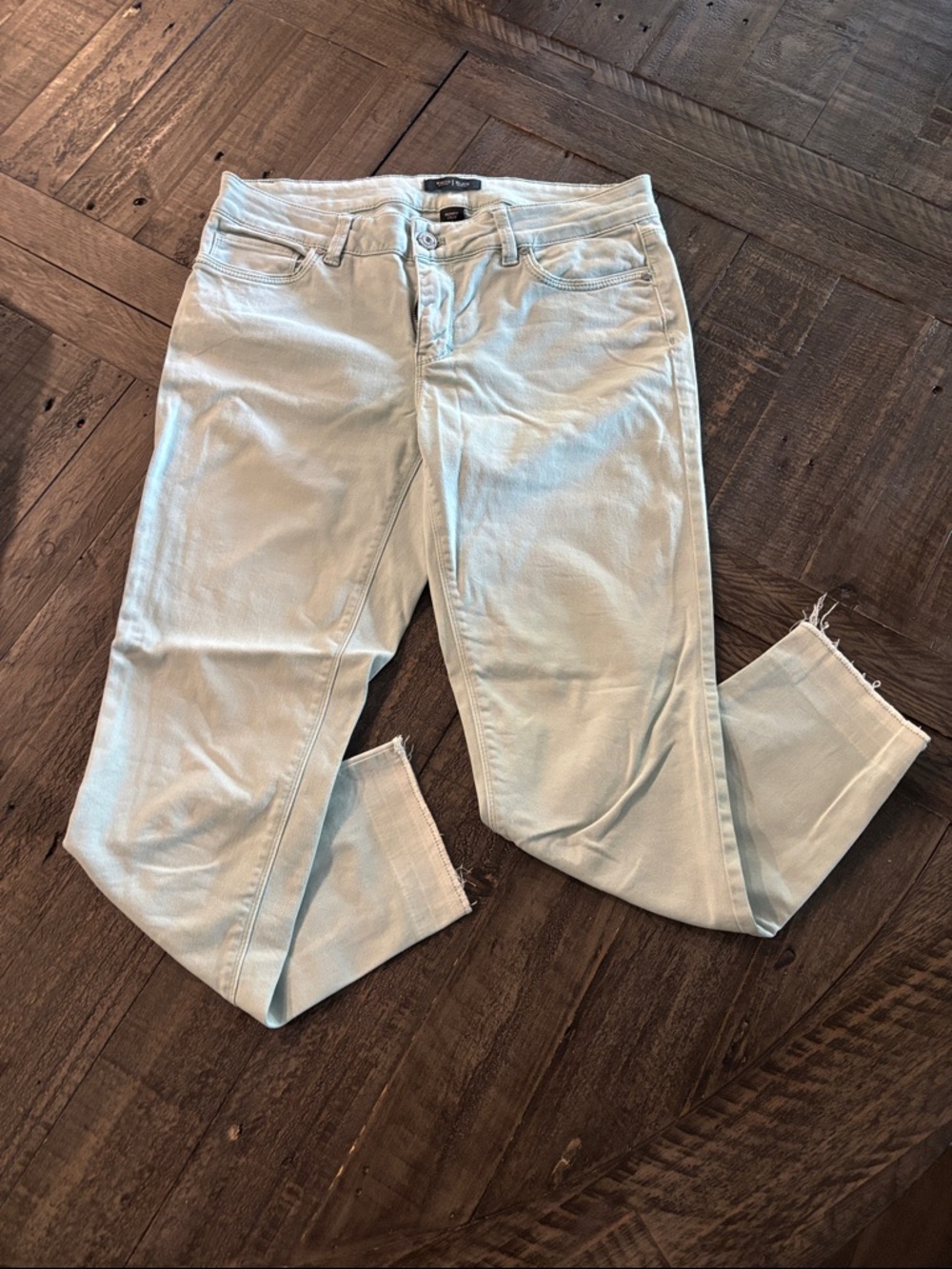 WHBM SKINNY CROP JEAN SIZE 6 ROUGH CUT HEM BUNDLE2SAVE